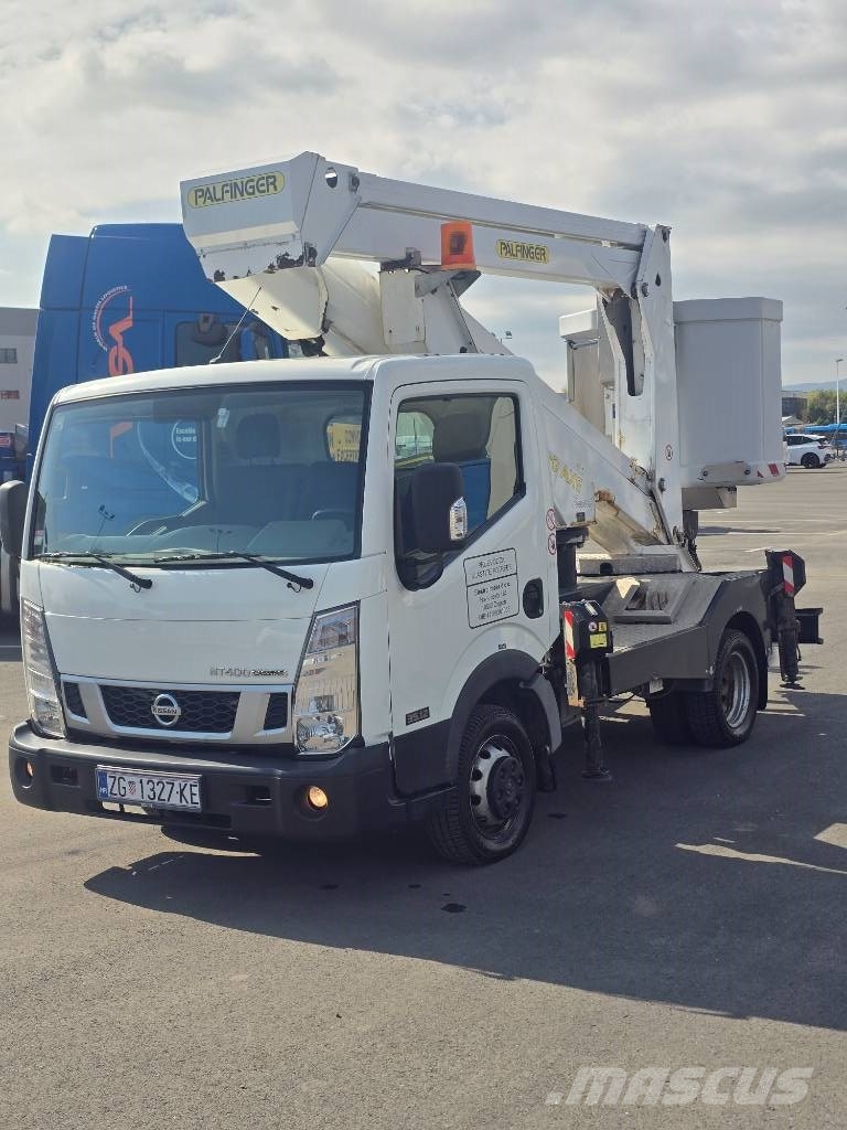 Nissan NT400 CABSTAR Plataformas aéreas montadas em caminhão
