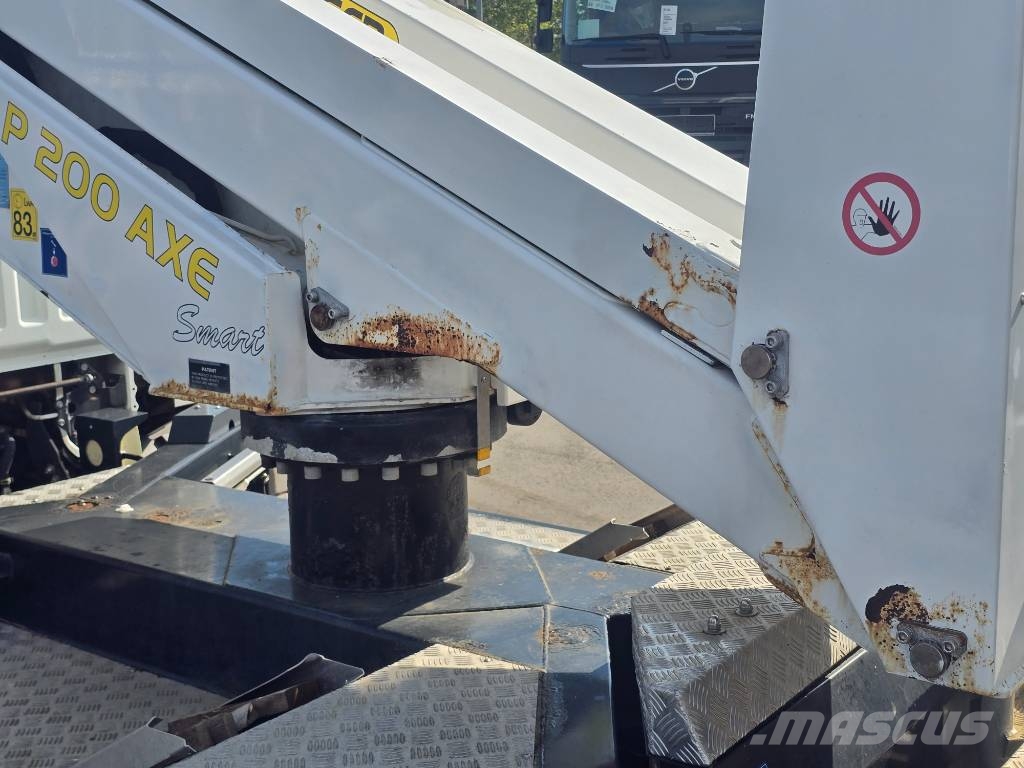 Nissan NT400 CABSTAR Plataformas aéreas montadas em caminhão
