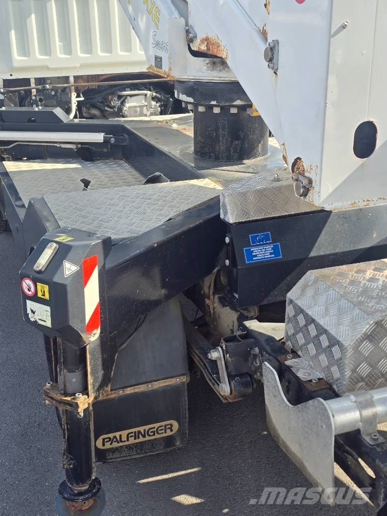 Nissan NT400 CABSTAR Plataformas aéreas montadas em caminhão
