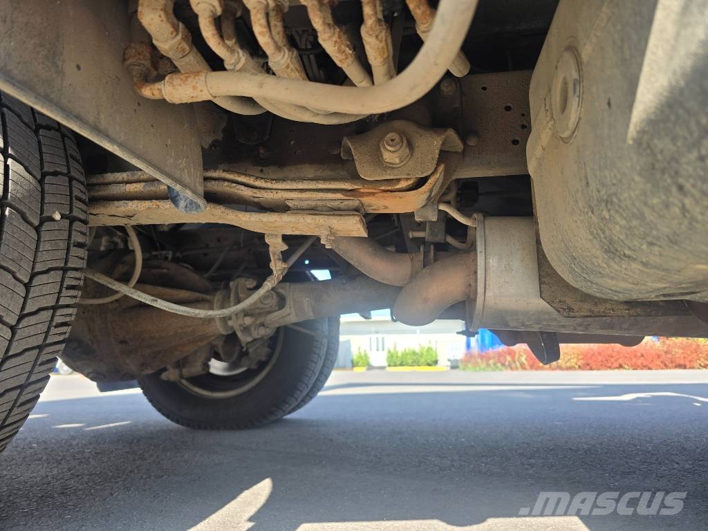 Nissan NT400 CABSTAR Plataformas aéreas montadas em caminhão