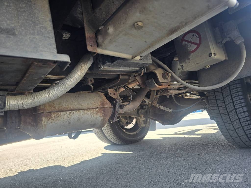 Nissan NT400 CABSTAR Plataformas aéreas montadas em caminhão
