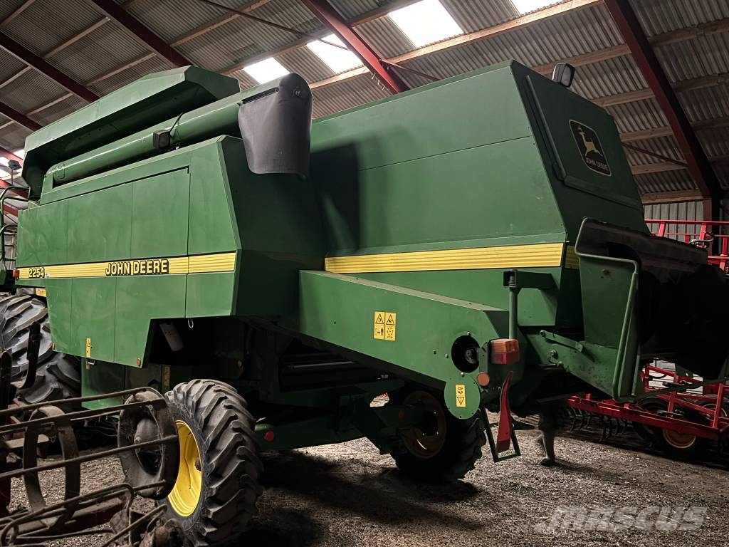John Deere 2254 Θεριζοαλωνιστικές μηχανές