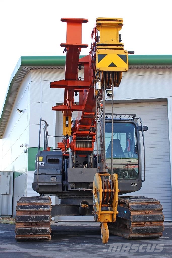 Hitachi ZX 210 LC-3 حفارات زحافة