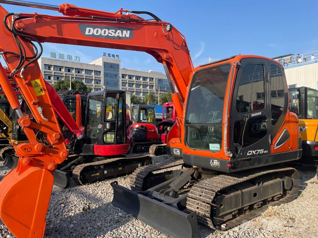 Doosan DX 75-9 C Bagri goseničarji
