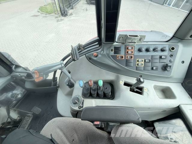 Valtra N103 Hitech5 met voorlader Tractors