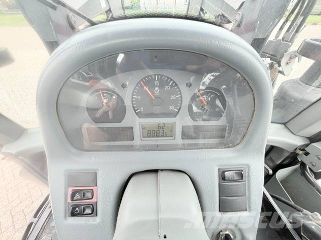 Valtra N103 Hitech5 met voorlader Tractors