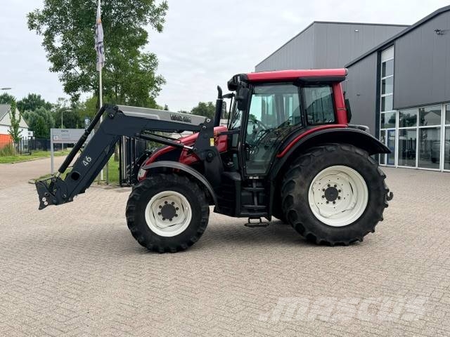 Valtra N103 Hitech5 met voorlader Tractors