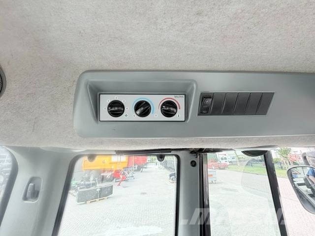 Valtra N103 Hitech5 met voorlader Tractors
