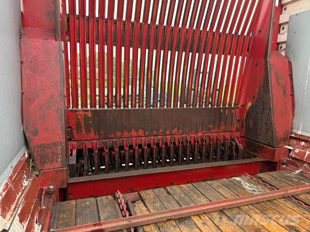 Strautmann Super vitesse 260 DO Dosseerwalsen Opraapwagen Lad Cosechadoras de forraje autopropulsadas