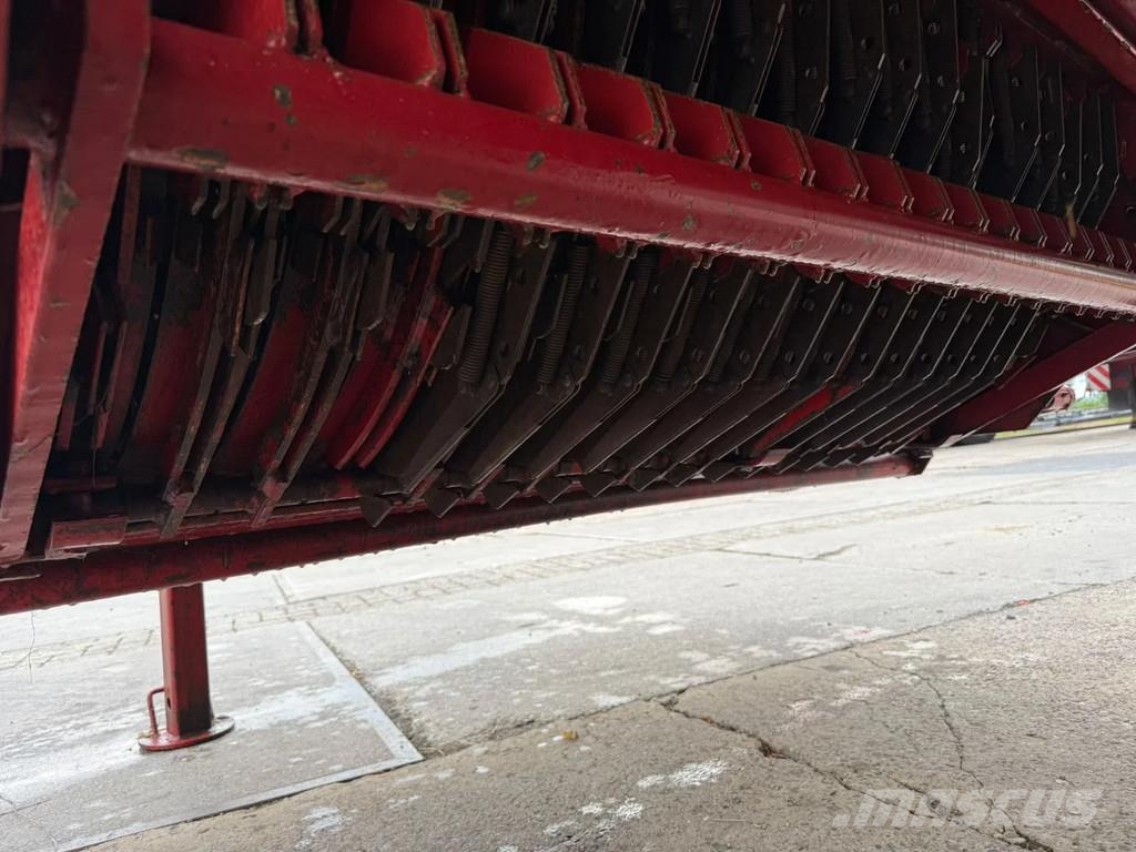 Strautmann Super vitesse 260 DO Dosseerwalsen Opraapwagen Lad Cosechadoras de forraje autopropulsadas
