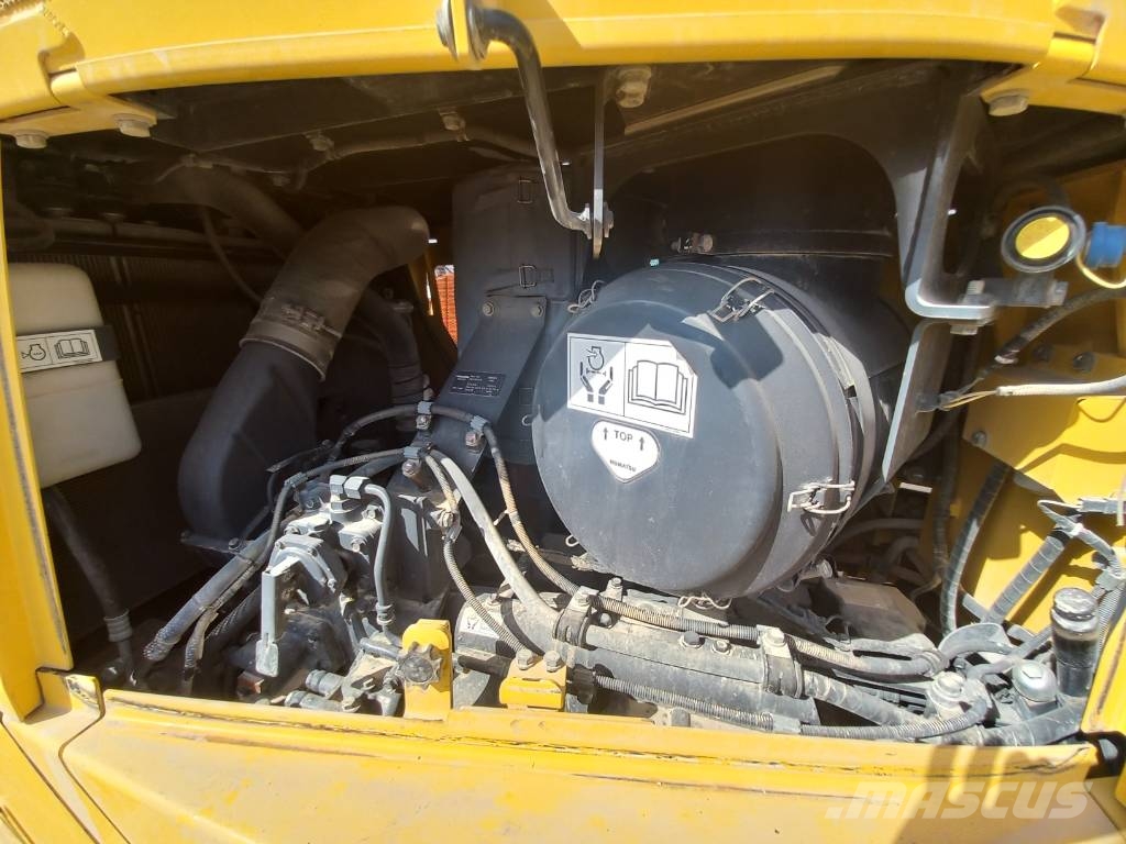 Komatsu D155A-6R (4pcs available for sale in Abu Dhabi) Dozere Beltegående