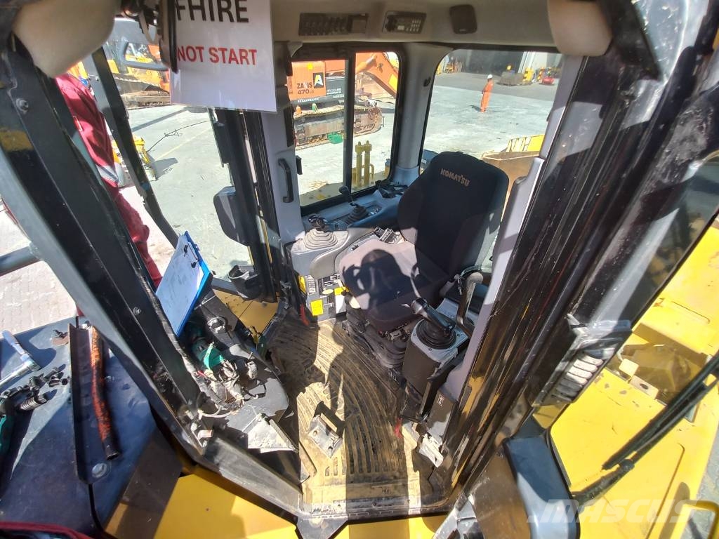 Komatsu D155A-6R (4pcs available for sale in Abu Dhabi) Dozere Beltegående