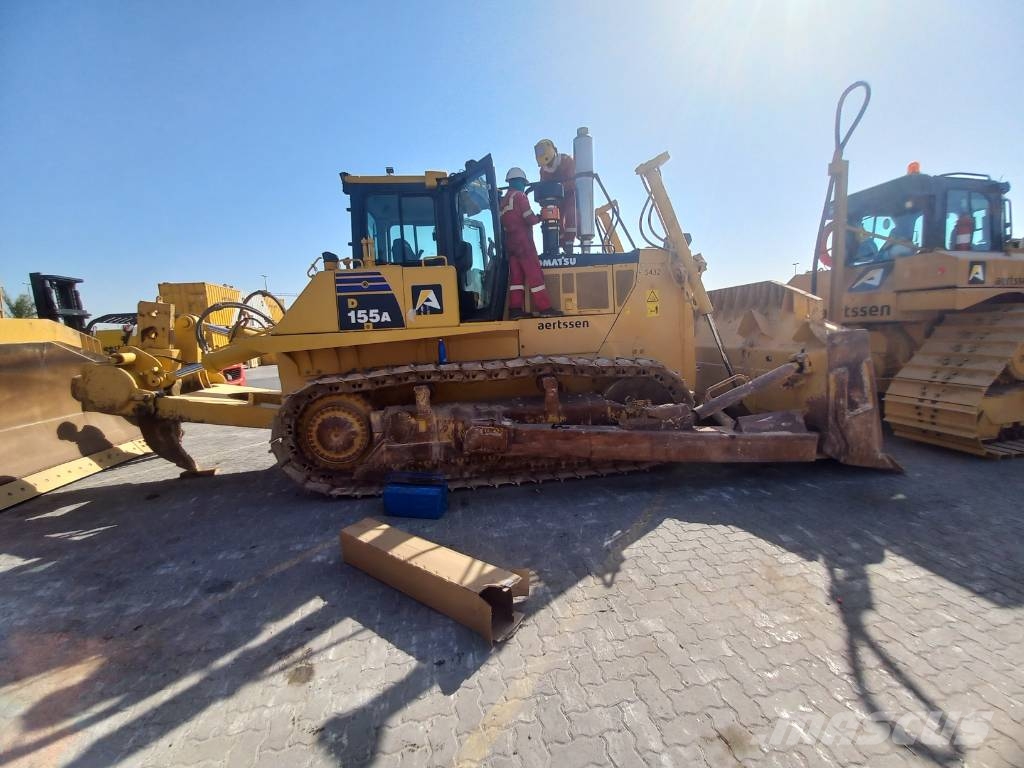Komatsu D155A-6R (4pcs available for sale in Abu Dhabi) Dozere Beltegående