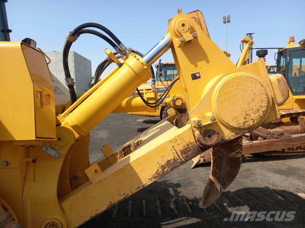 Komatsu D155A-6R (4pcs available for sale in Abu Dhabi) Dozere Beltegående