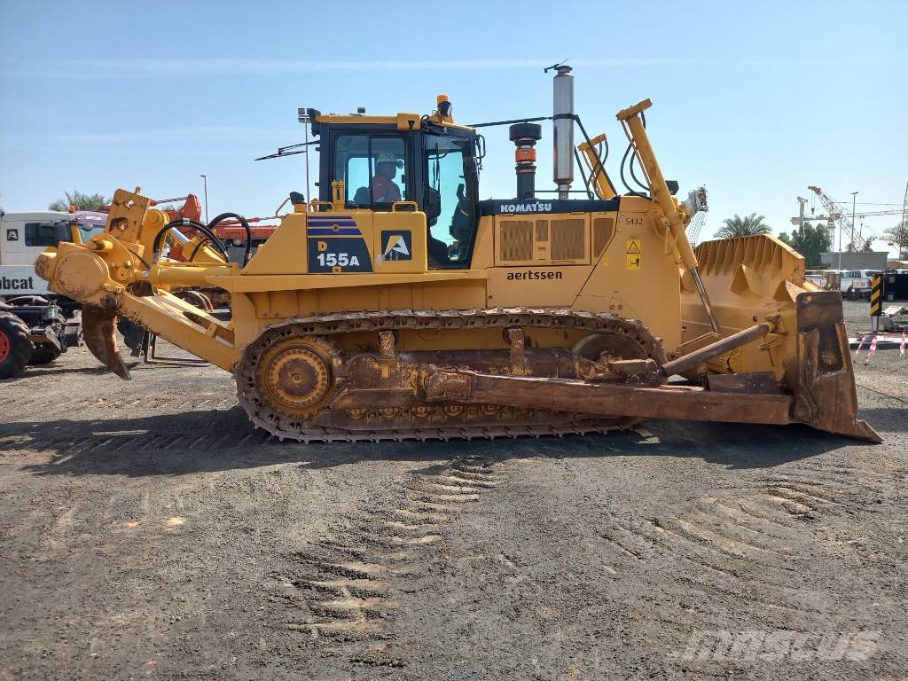 Komatsu D155A-6R (4pcs available for sale in Abu Dhabi) Dozere Beltegående