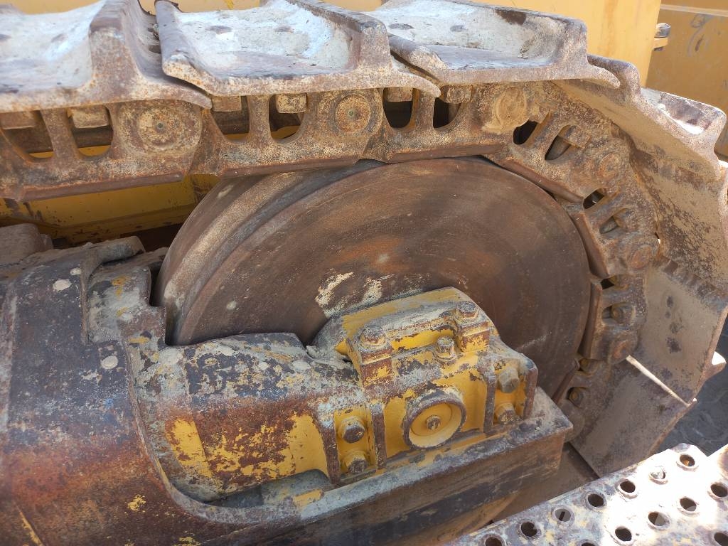 Komatsu D155A-6R (4pcs available for sale in Abu Dhabi) Dozere Beltegående
