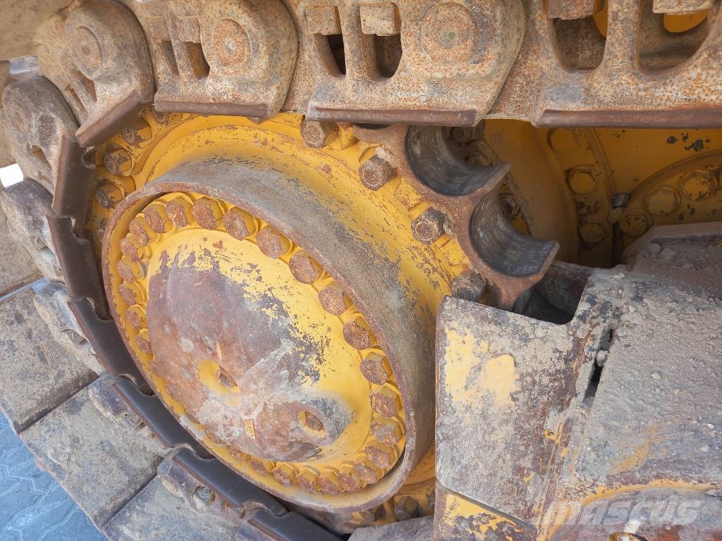 Komatsu D155A-6R (4pcs available for sale in Abu Dhabi) Dozere Beltegående