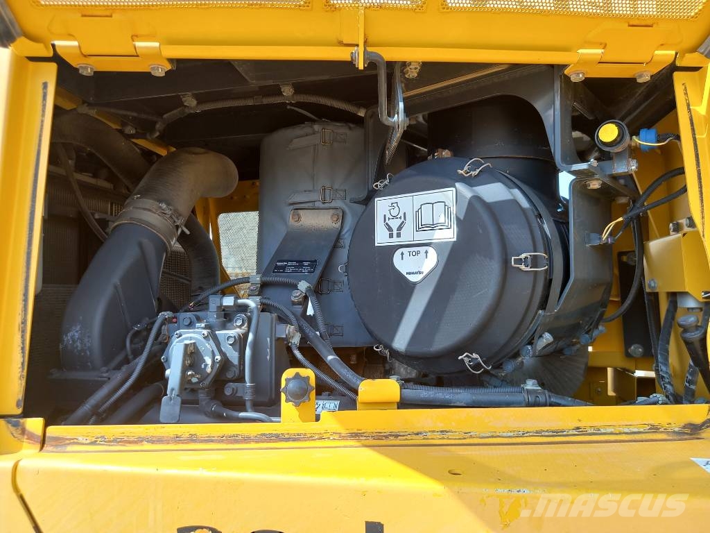 Komatsu D155A-6R (4pcs available for sale in Abu Dhabi) Dozere Beltegående