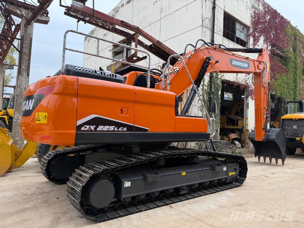 Doosan DX 225 LCA  3000 units excavators in stock Rupsgraafmachines