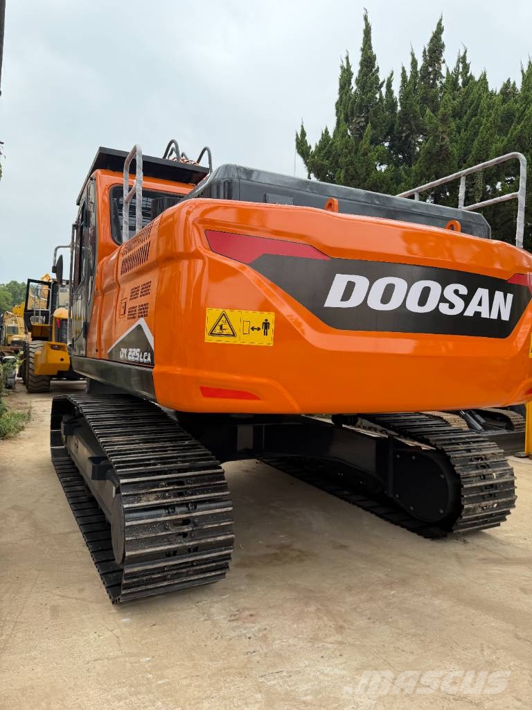 Doosan DX 225 LCA  3000 units excavators in stock Rupsgraafmachines