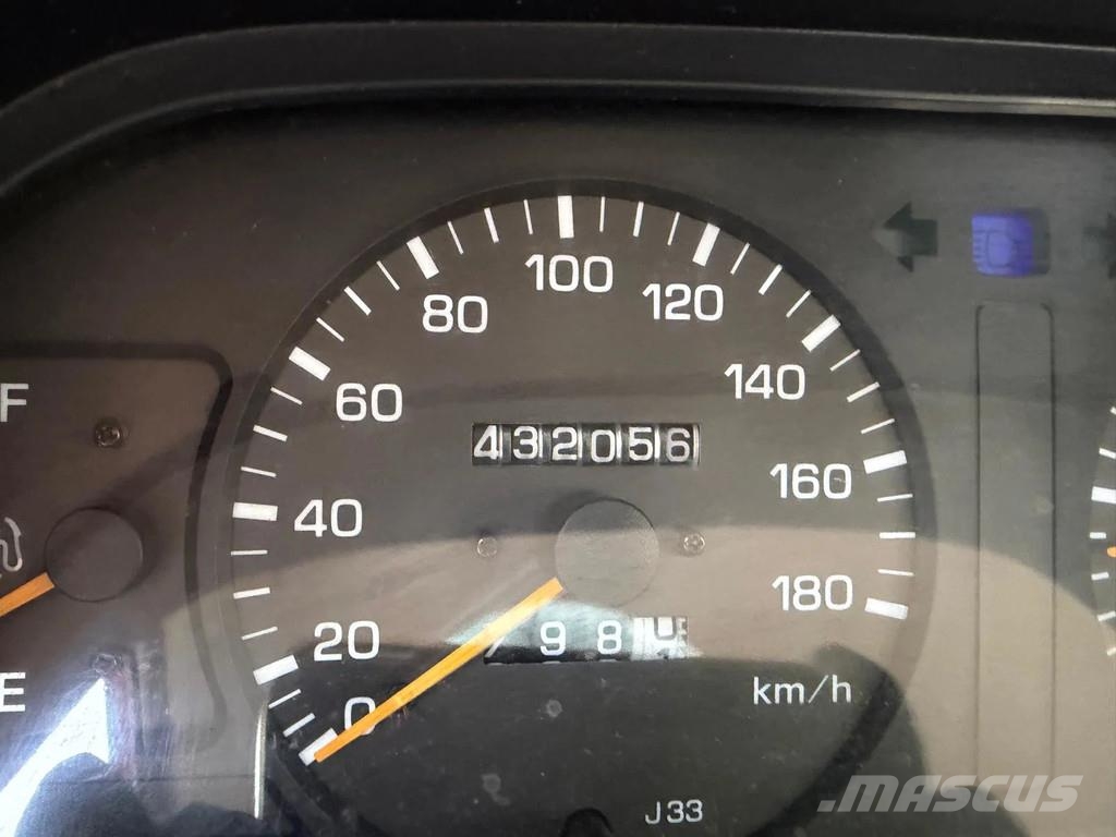 Toyota Land Cruiser VX - SUV - Manual Gearbox - 4x4 - Pow Carros