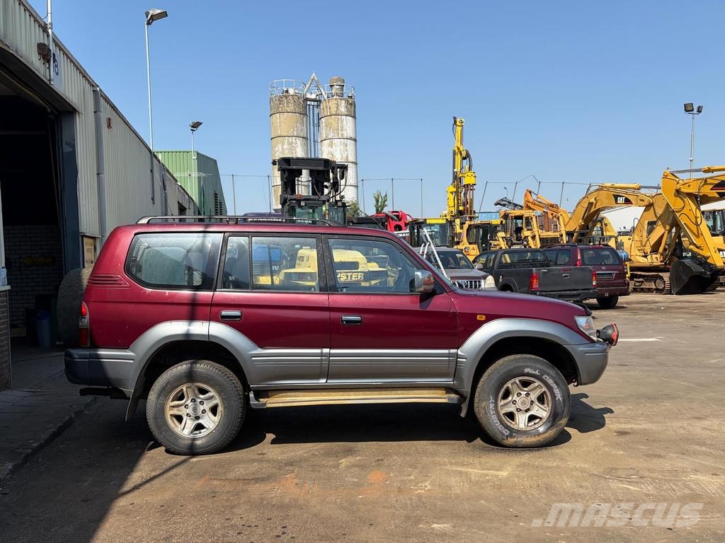 Toyota Land Cruiser VX - SUV - Manual Gearbox - 4x4 - Pow Carros
