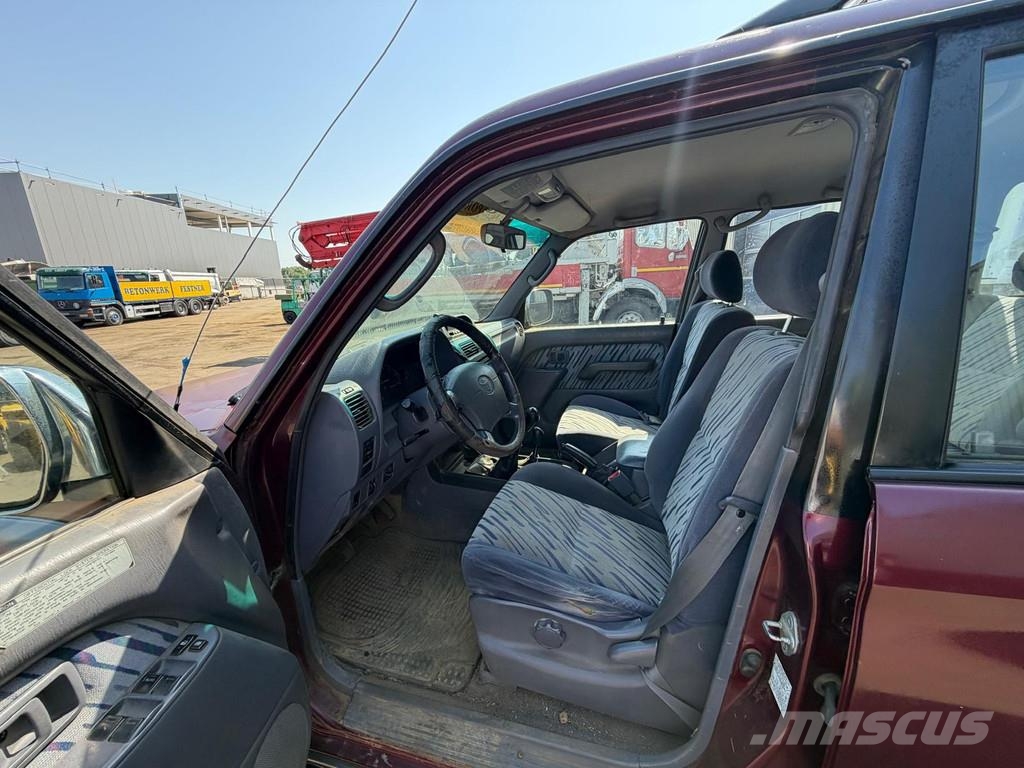 Toyota Land Cruiser VX - SUV - Manual Gearbox - 4x4 - Pow Carros