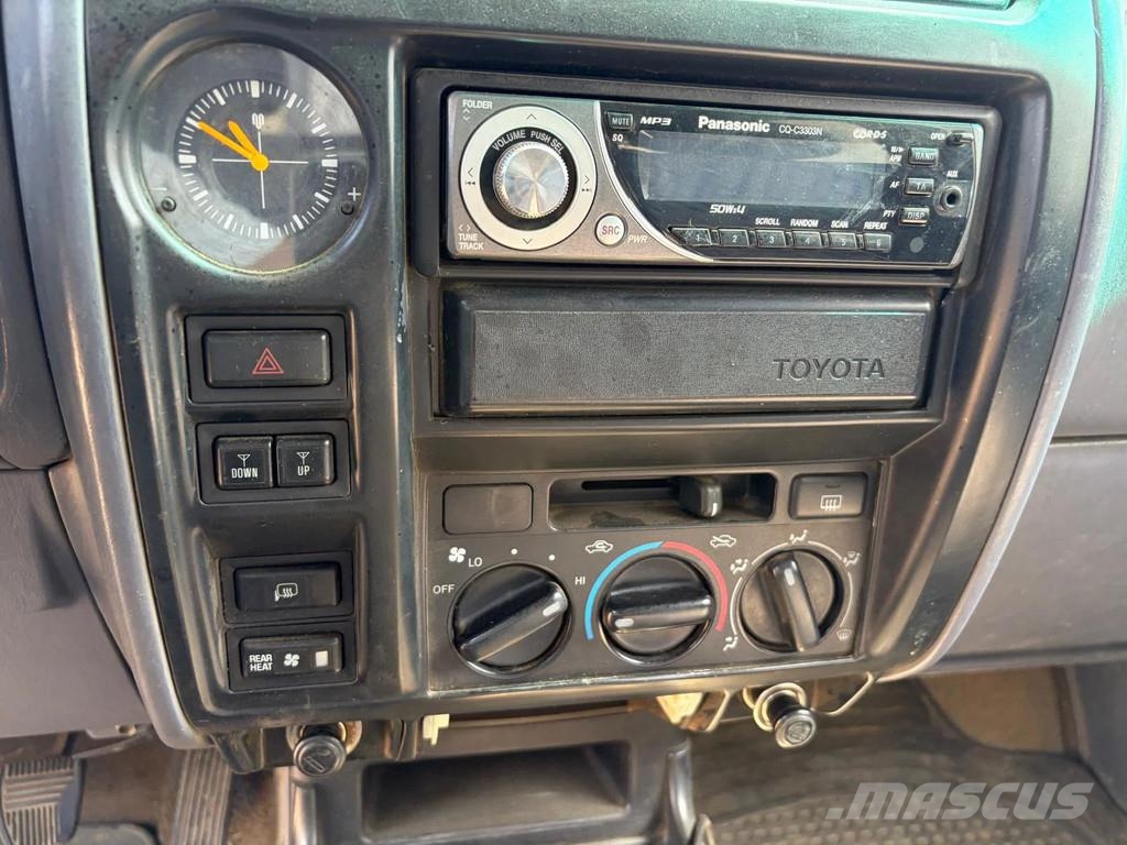Toyota Land Cruiser VX - SUV - Manual Gearbox - 4x4 - Pow Carros
