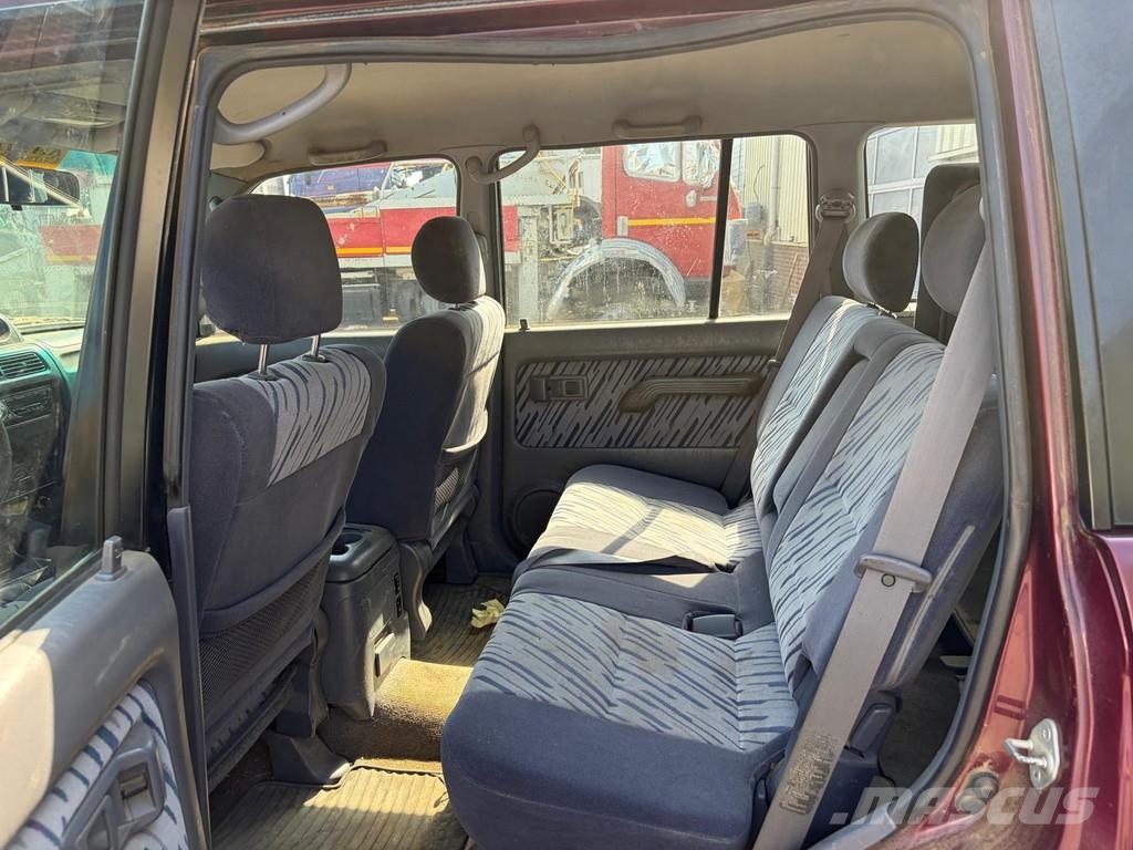 Toyota Land Cruiser VX - SUV - Manual Gearbox - 4x4 - Pow Carros