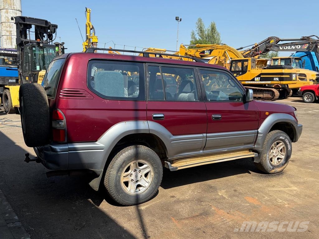 Toyota Land Cruiser VX - SUV - Manual Gearbox - 4x4 - Pow Carros