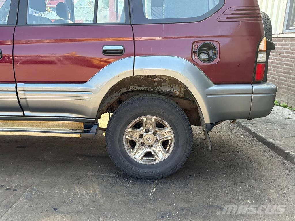 Toyota Land Cruiser VX - SUV - Manual Gearbox - 4x4 - Pow Carros