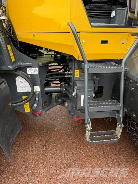 Komatsu WA270-8 لوادر بعجل