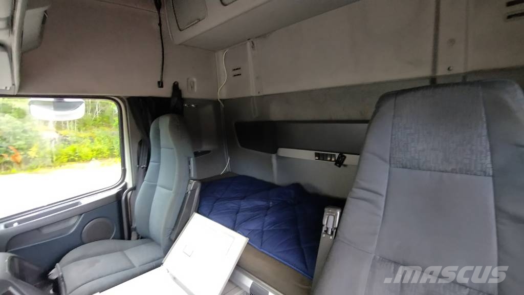 Volvo FH13 6x2 Ekeri kaappi+Ekeri kärry Camiones caja cerrada