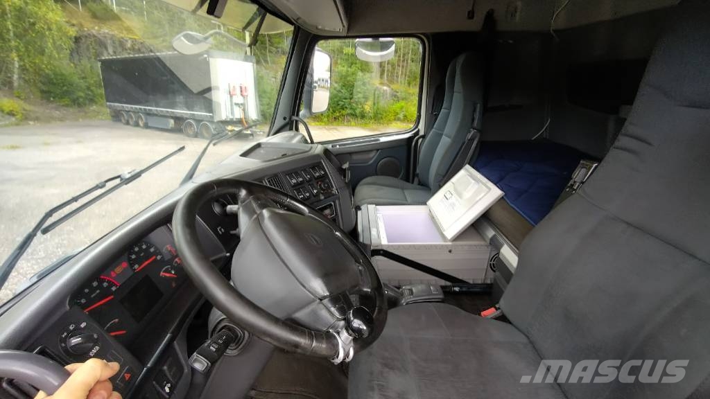 Volvo FH13 6x2 Ekeri kaappi+Ekeri kärry Camiones caja cerrada