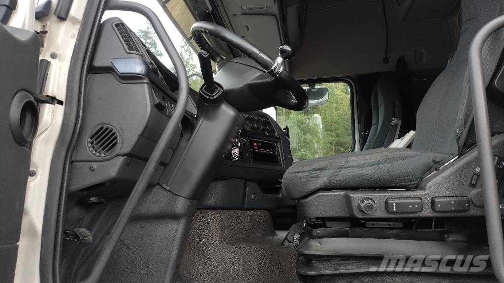 Volvo FH13 6x2 Ekeri kaappi+Ekeri kärry Camiones caja cerrada