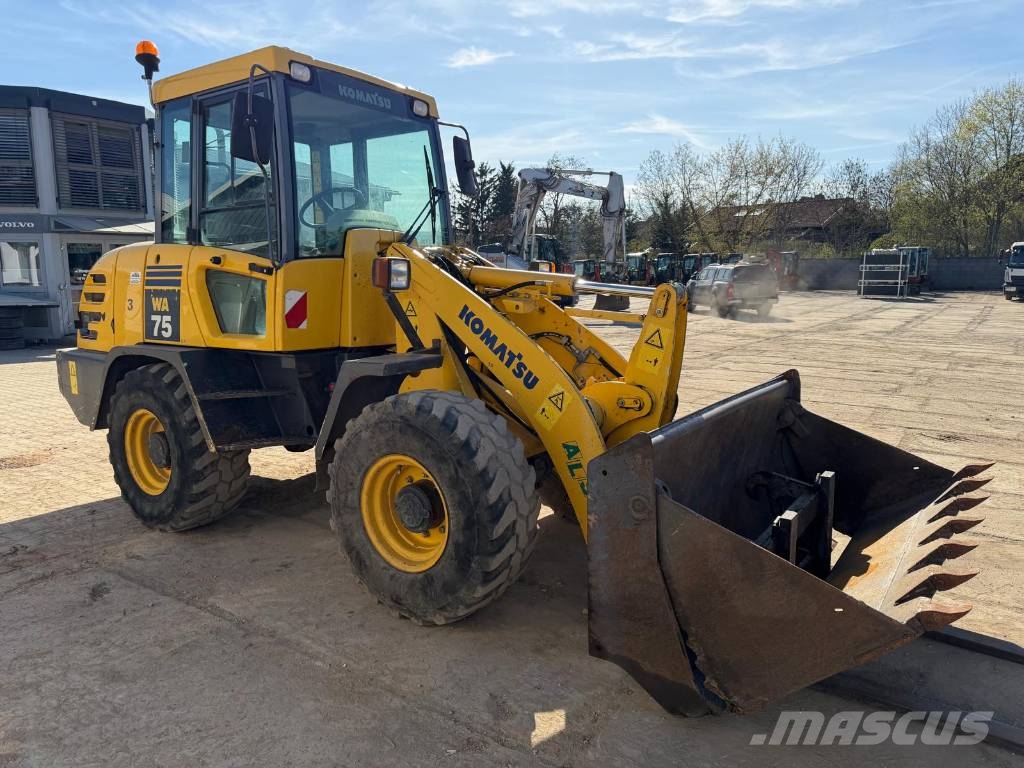 Komatsu WA 75-3 Фронтальные погрузчики