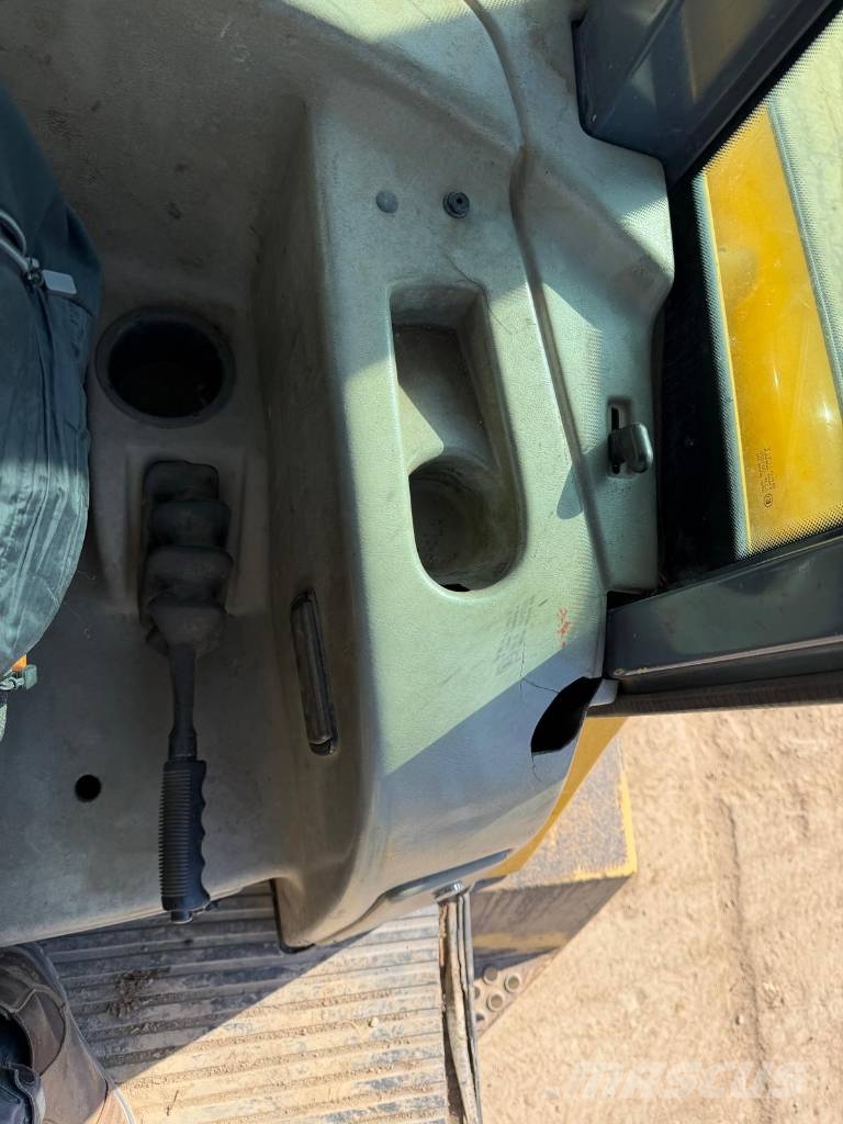 Komatsu WA 75-3 Фронтальные погрузчики