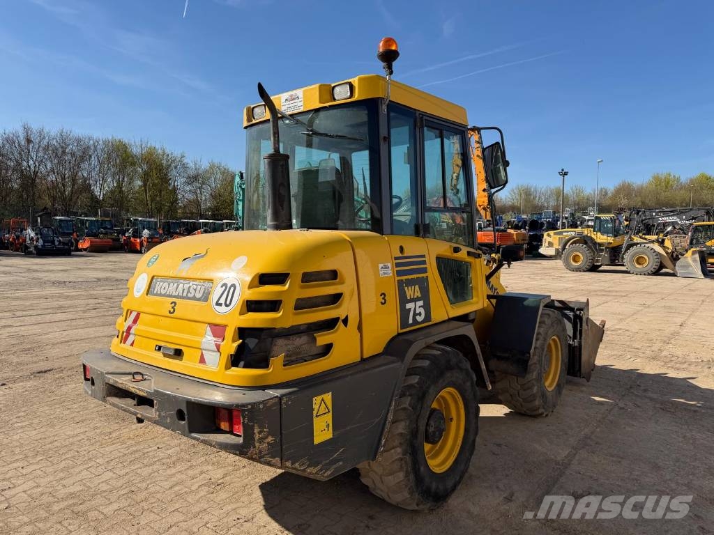Komatsu WA 75-3 Фронтальные погрузчики