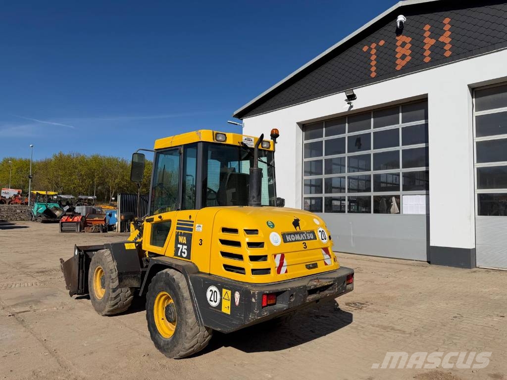 Komatsu WA 75-3 Фронтальные погрузчики