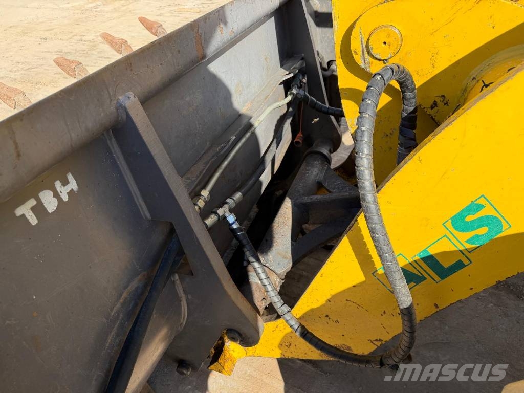 Komatsu WA 75-3 Фронтальные погрузчики