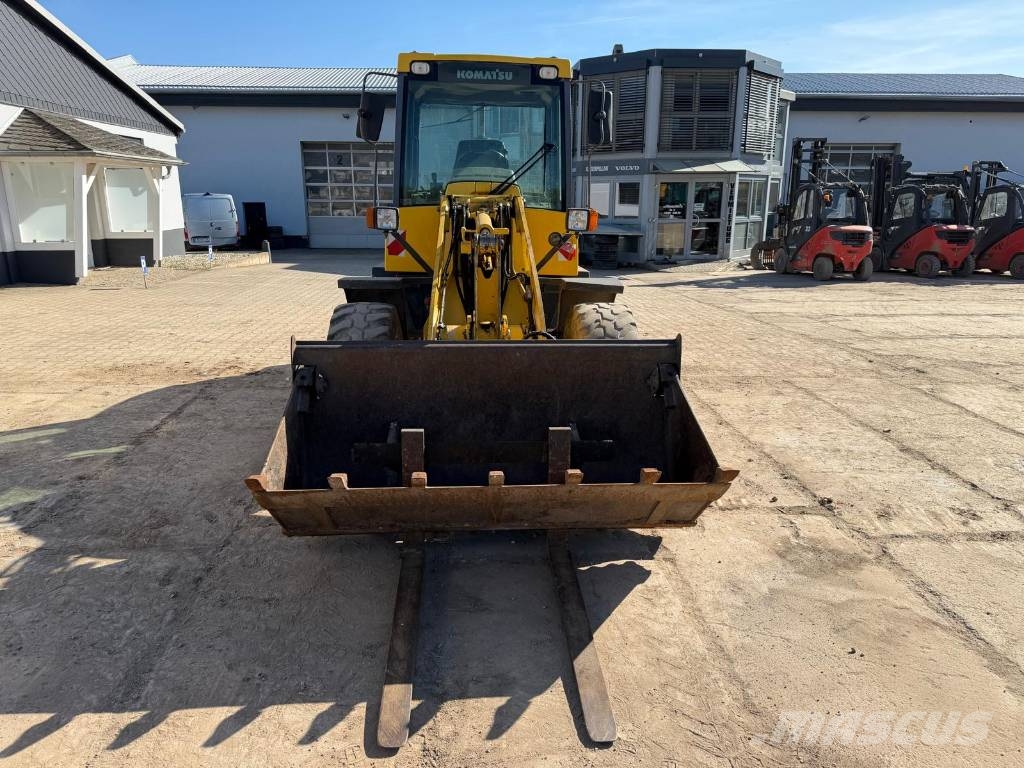 Komatsu WA 75-3 Фронтальные погрузчики