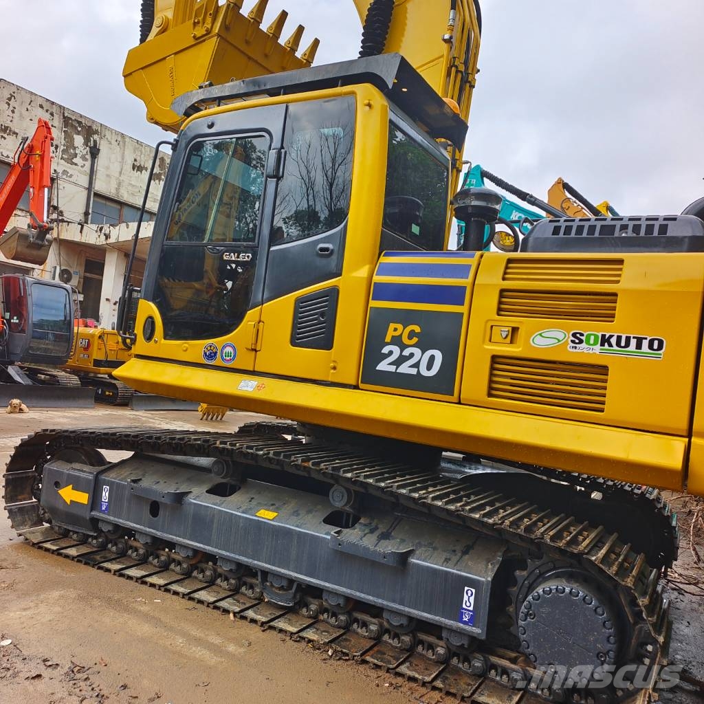 Komatsu PC 220 - 8 28th Anniversary Promotion Price Cargadoras sobre ruedas