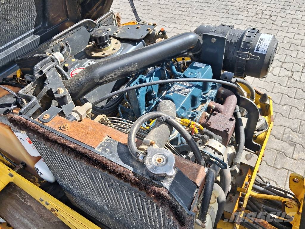 Bomag BW 120 AD-4 Porinių būgnų volai