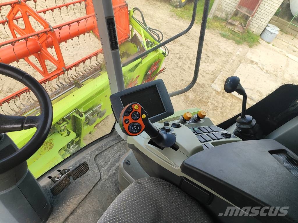 CLAAS Tucano 320 Kombinované zberacie stroje