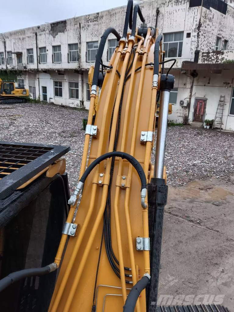 CAT 324 D- Excellent Working Condition حفارات زحافة