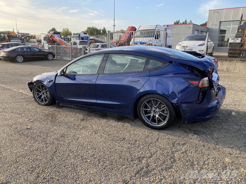 Tesla Model 3 Basis RWD Carte Grise Française endommagée Coches