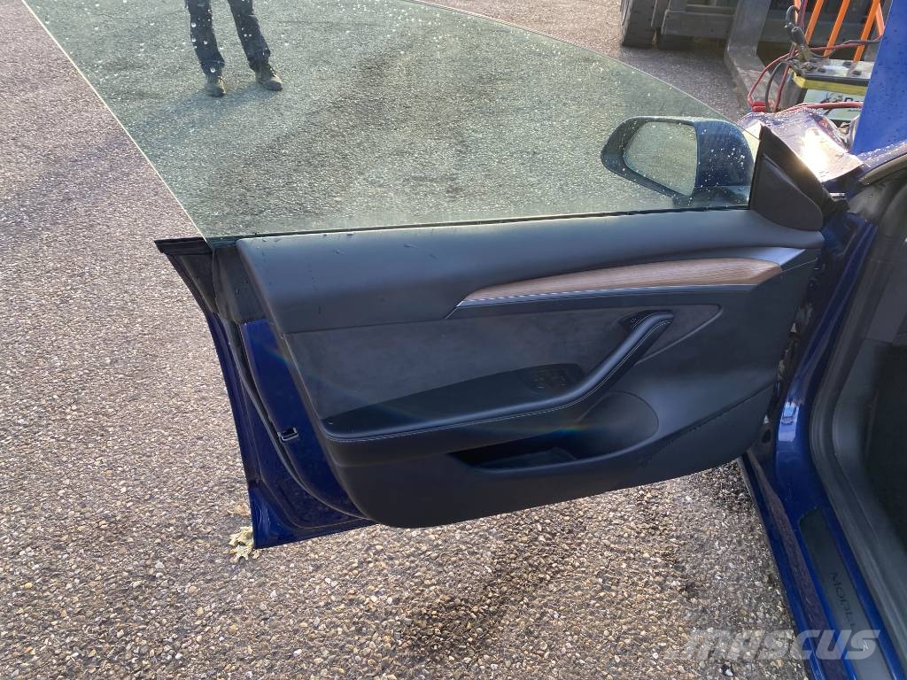 Tesla Model 3 Basis RWD Carte Grise Française endommagée Coches