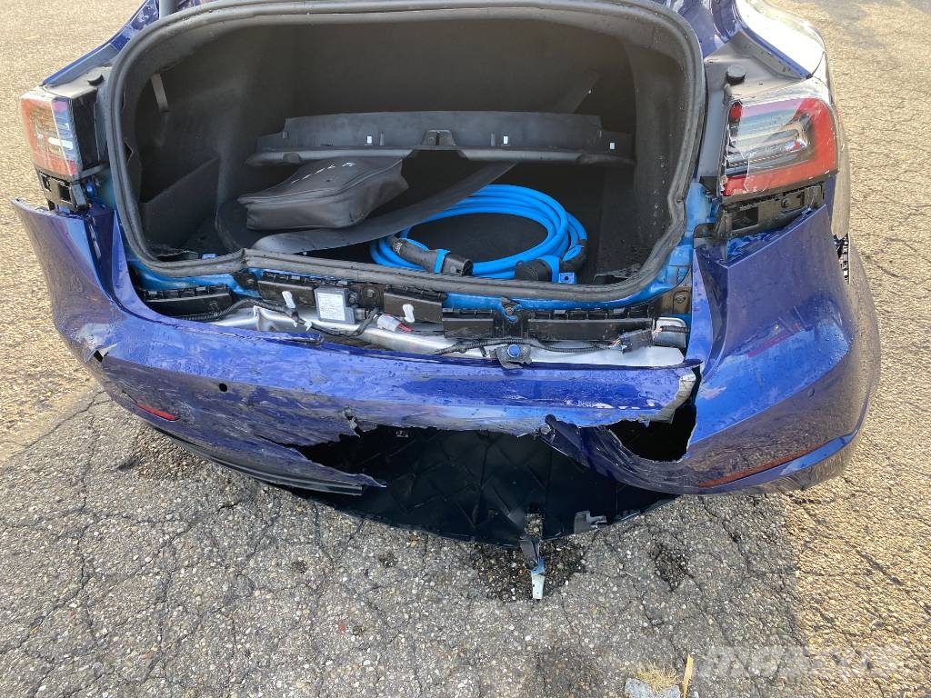 Tesla Model 3 Basis RWD Carte Grise Française endommagée Coches