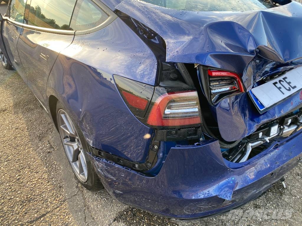 Tesla Model 3 Basis RWD Carte Grise Française endommagée Coches