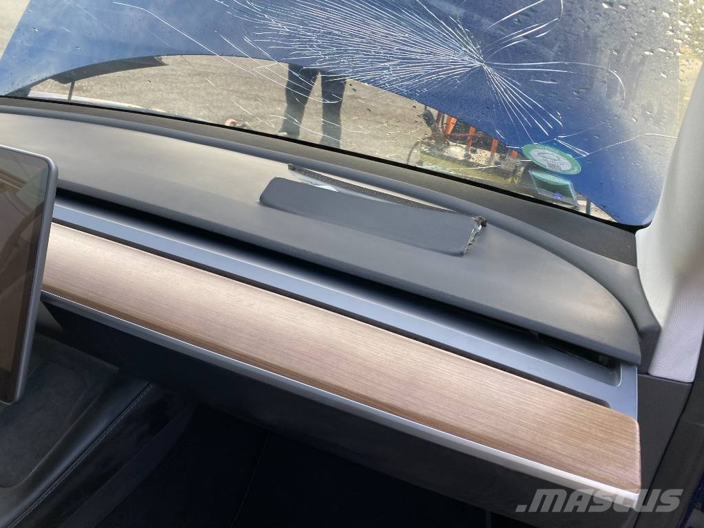 Tesla Model 3 Basis RWD Carte Grise Française endommagée Coches